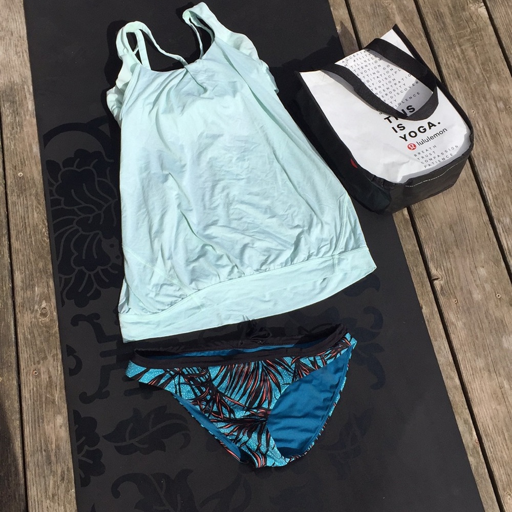Lululemon Athletica tank with built in sports bra